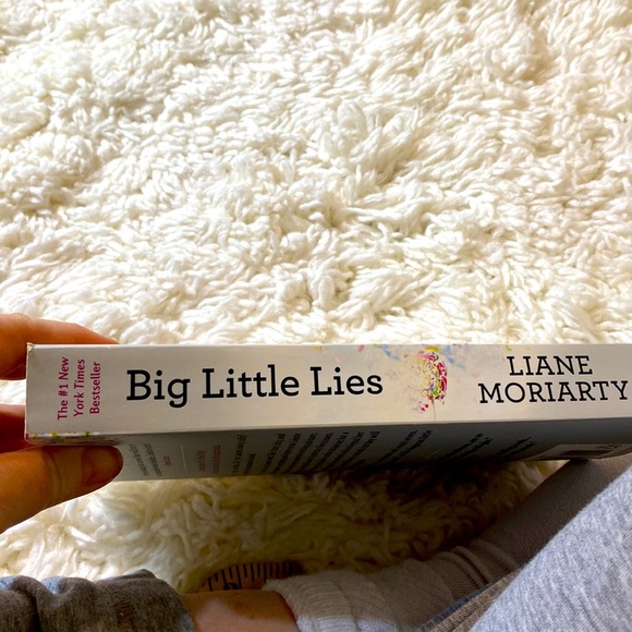 BIG LITTLE LIES a mystery novel by LIANE MORIARTY - HBO Reese Witherspoon - Picture 2 of 5
